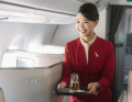 国泰航空空姐惊艳80周年！复古制服风潮刷屏，全球最佳乘务员实至名归